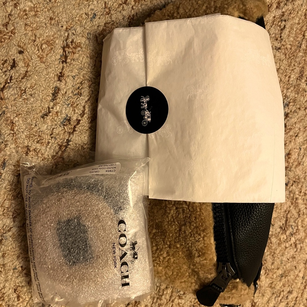 NWT! Coach Shearling Belt bag 2 set now firm!!! - Picture 4 of 11